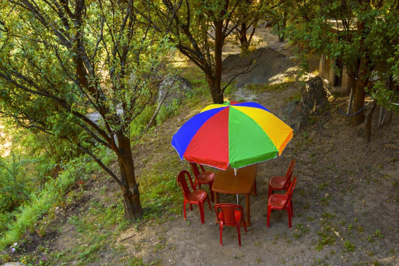 Tirthan Hilltop Home Stay Banjār Esterno foto