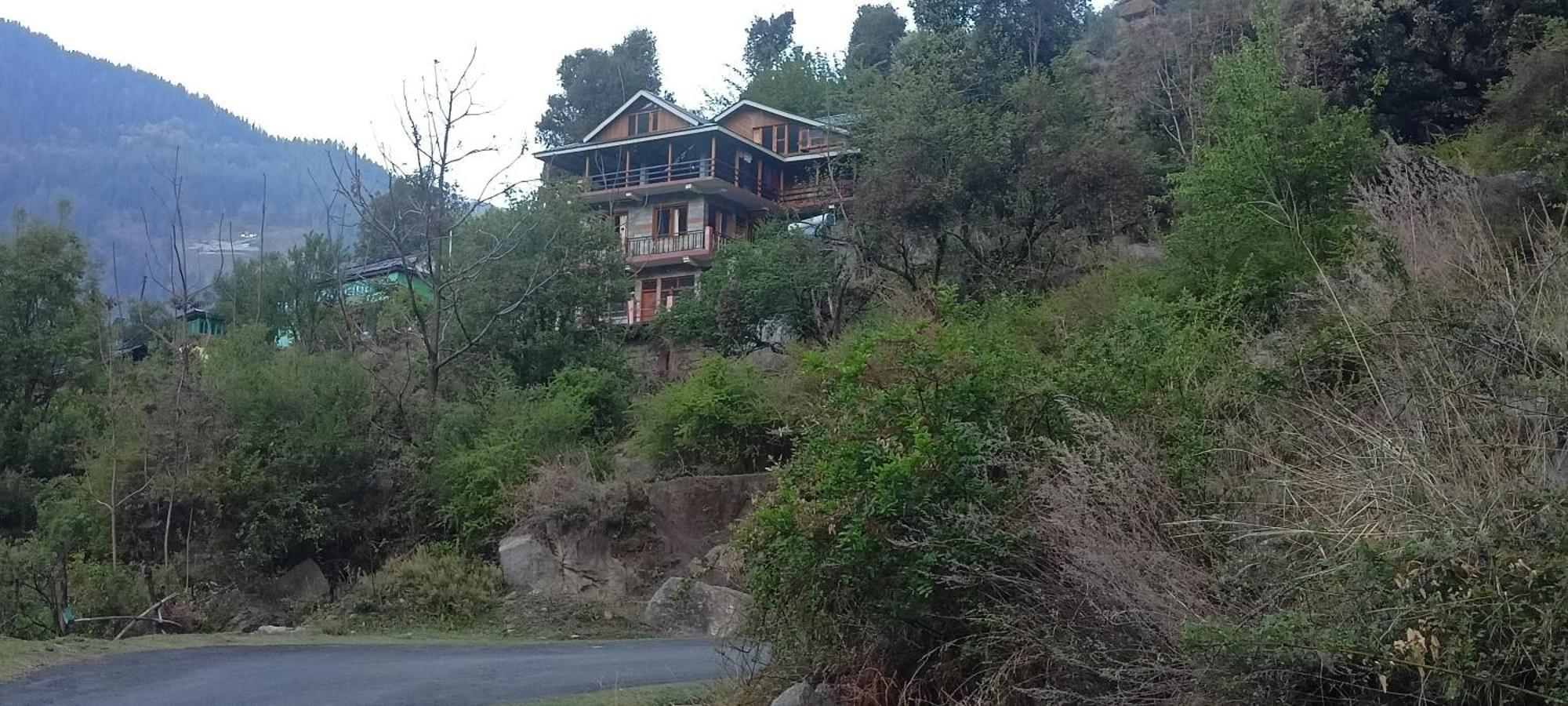 Tirthan Hilltop Home Stay Banjār Esterno foto