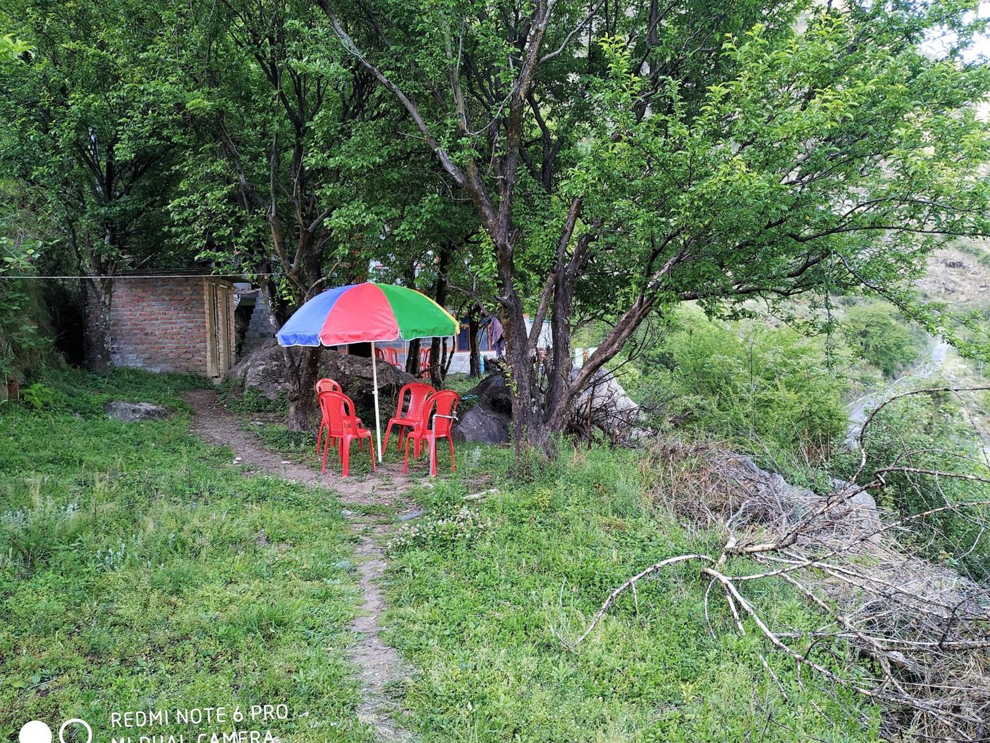 Tirthan Hilltop Home Stay Banjār Esterno foto