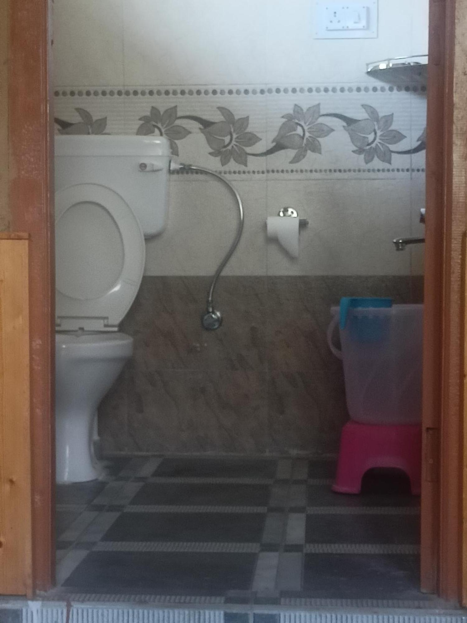 Tirthan Hilltop Home Stay Banjār Esterno foto