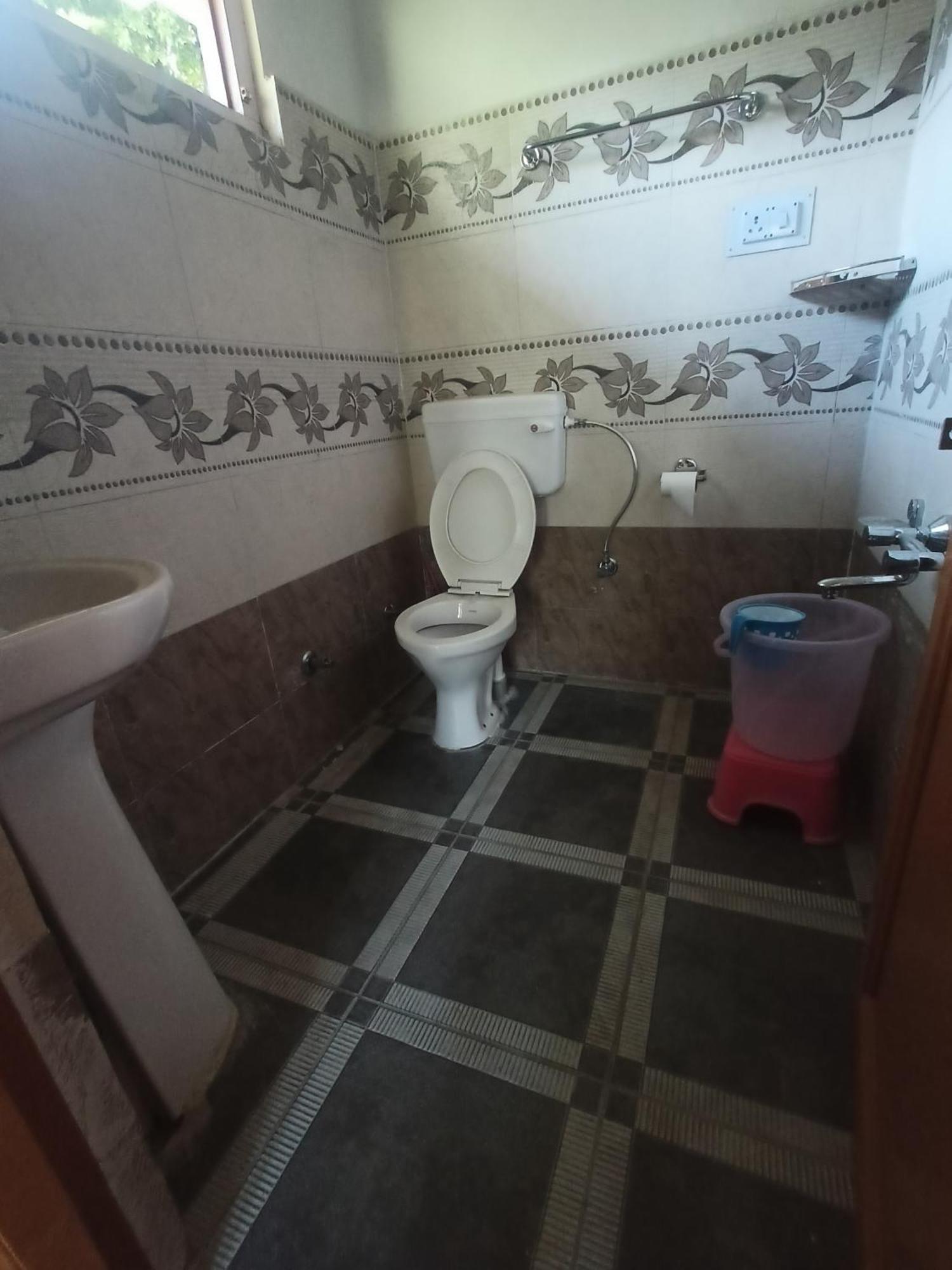 Tirthan Hilltop Home Stay Banjār Esterno foto