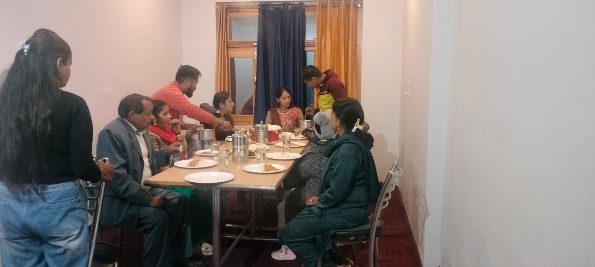 Tirthan Hilltop Home Stay Banjār Esterno foto