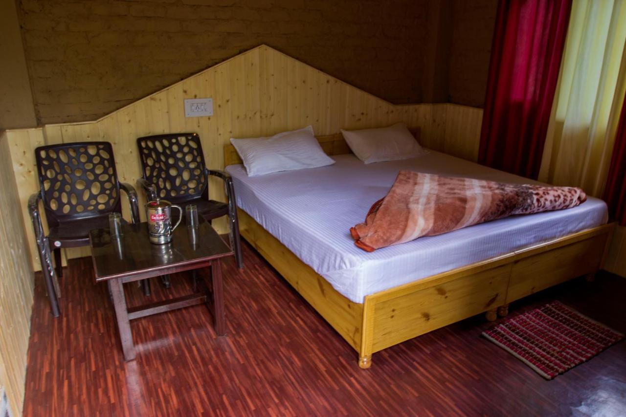 Tirthan Hilltop Home Stay Banjār Esterno foto