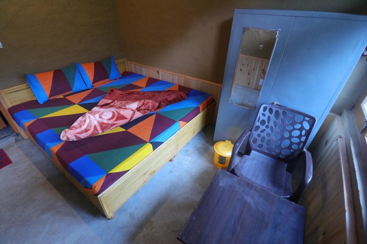 Tirthan Hilltop Home Stay Banjār Esterno foto